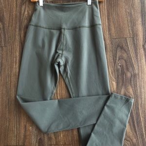 Beyond Yoga olive green leggings